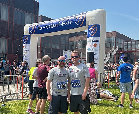 Zwei Hartmann-Mitarbeiter im Ziel des Herz-Kreislaufes